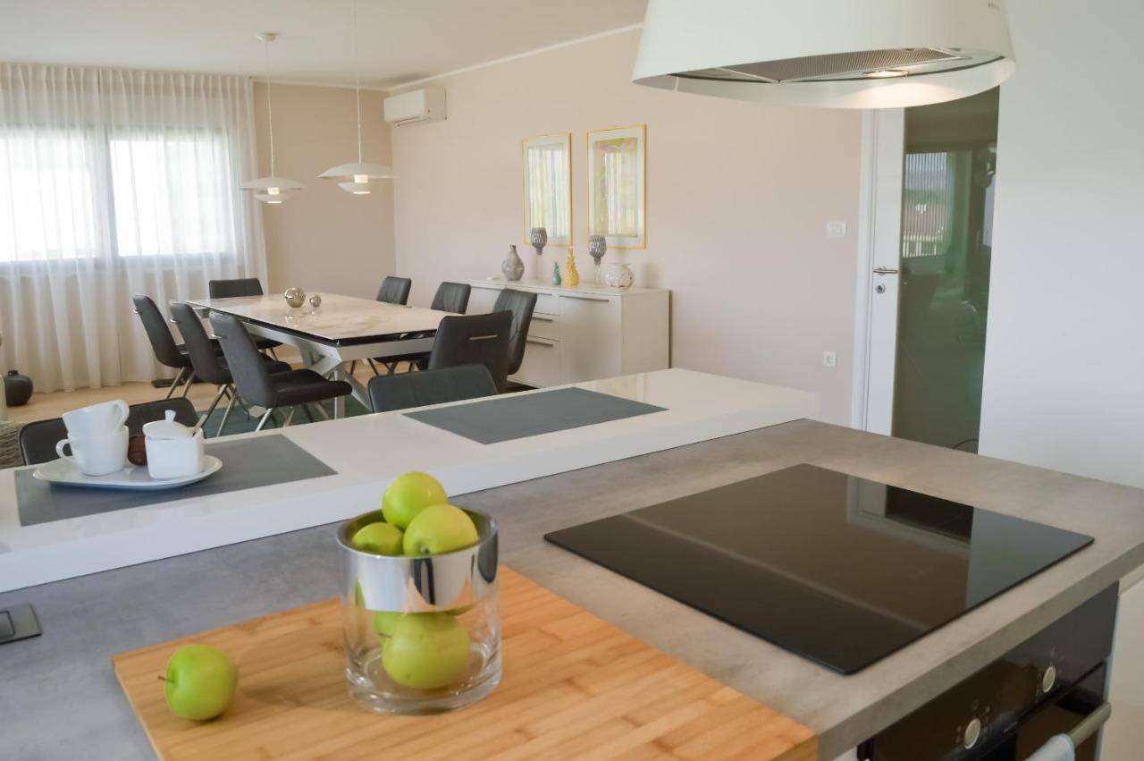 Rova Apartment Malinska Eksteriør bilde